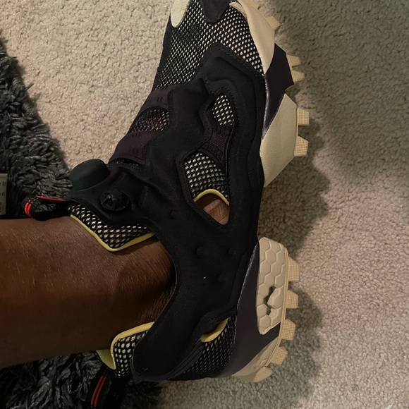 Limited Edition Reebok - Picture 4 of 4